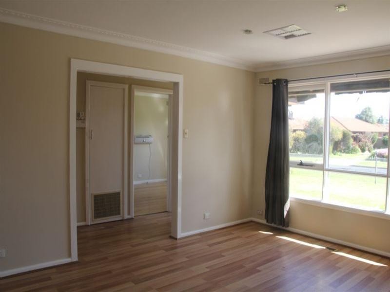 14 Blaxland Road, Melton South VIC 3338