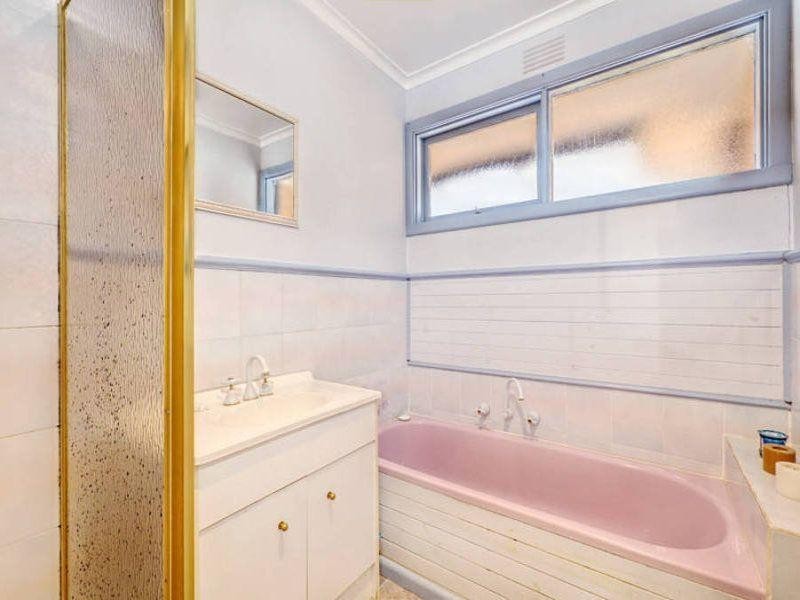 14 Blaxland Road, Melton South VIC 3338