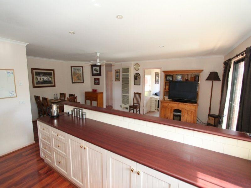 4 Regal Court, Melton South VIC 3338