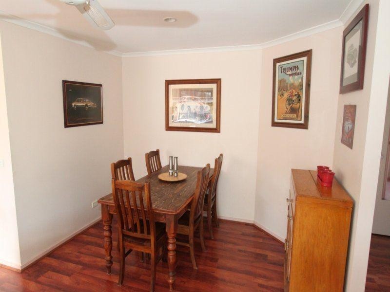 4 Regal Court, Melton South VIC 3338