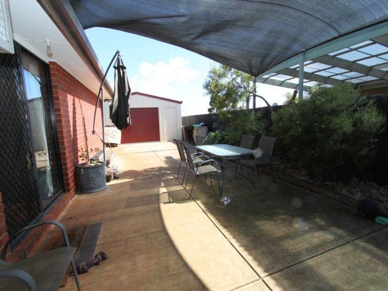 4 Regal Court, Melton South VIC 3338