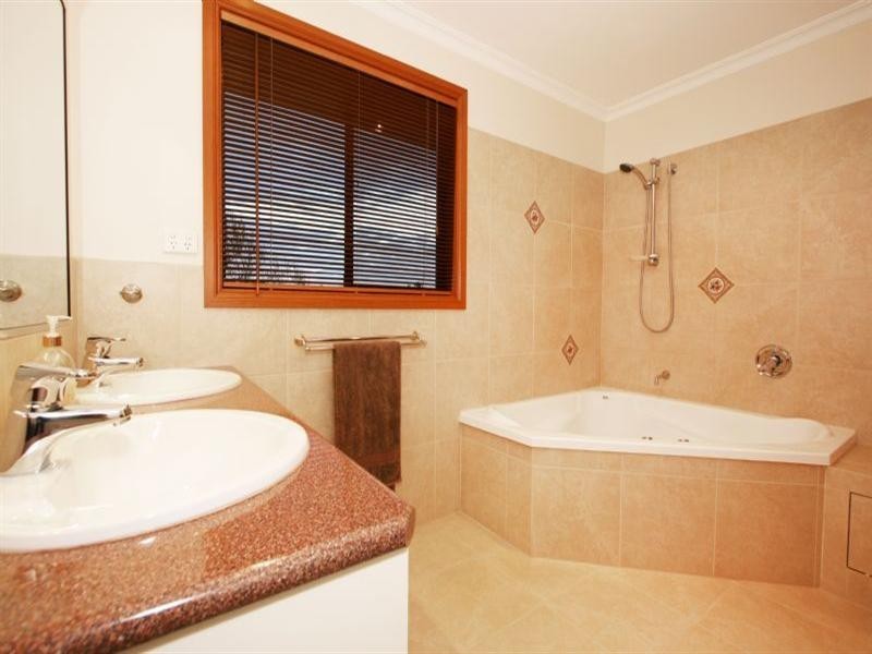 2A Charles Street, Ringwood East VIC 3135