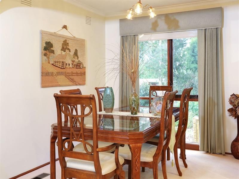 6 OAKTREE Road, Croydon North VIC 3136