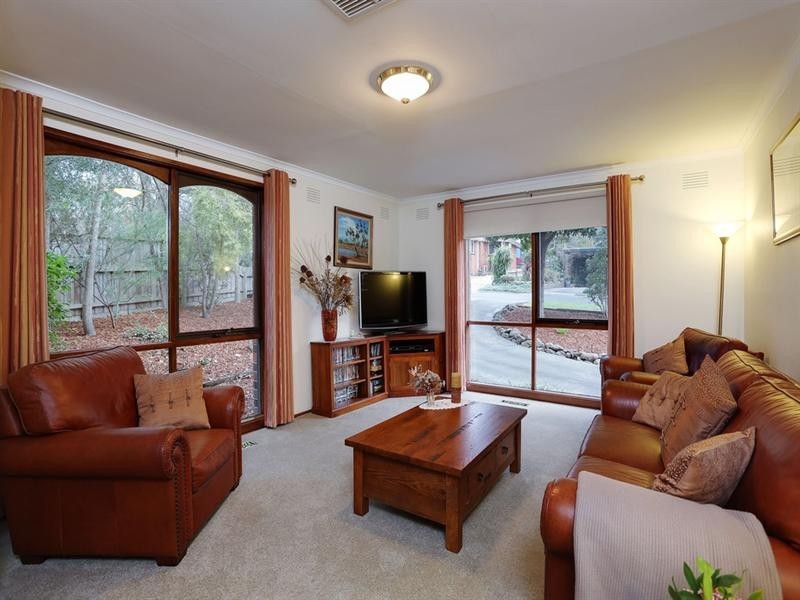 6 OAKTREE Road, Croydon North VIC 3136