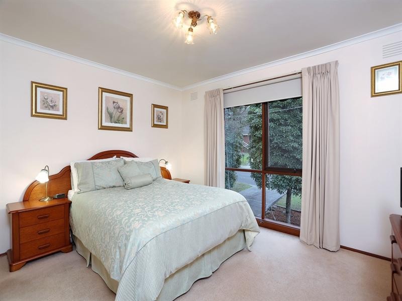 6 OAKTREE Road, Croydon North VIC 3136