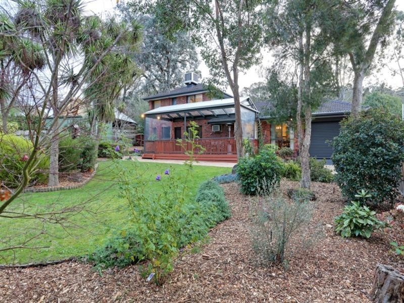 6 OAKTREE Road, Croydon North VIC 3136