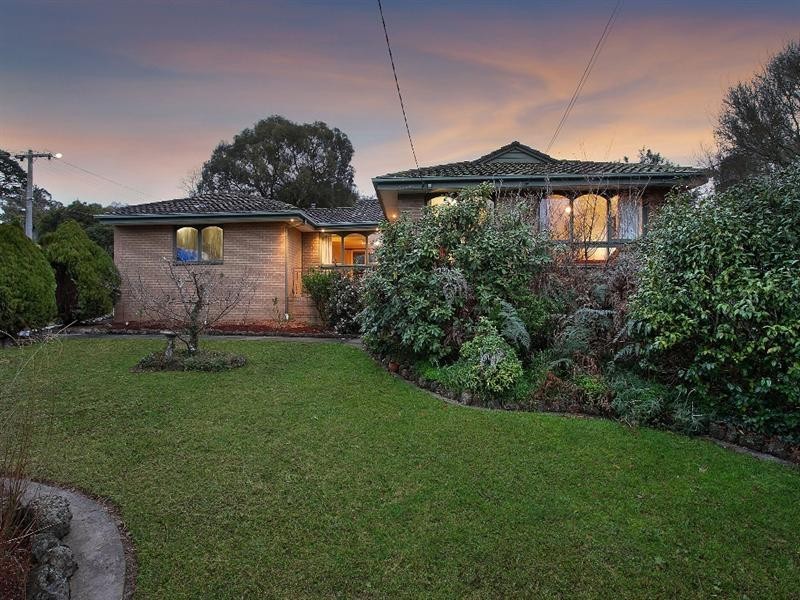 1 LEE ANN Crescent, Croydon VIC 3136