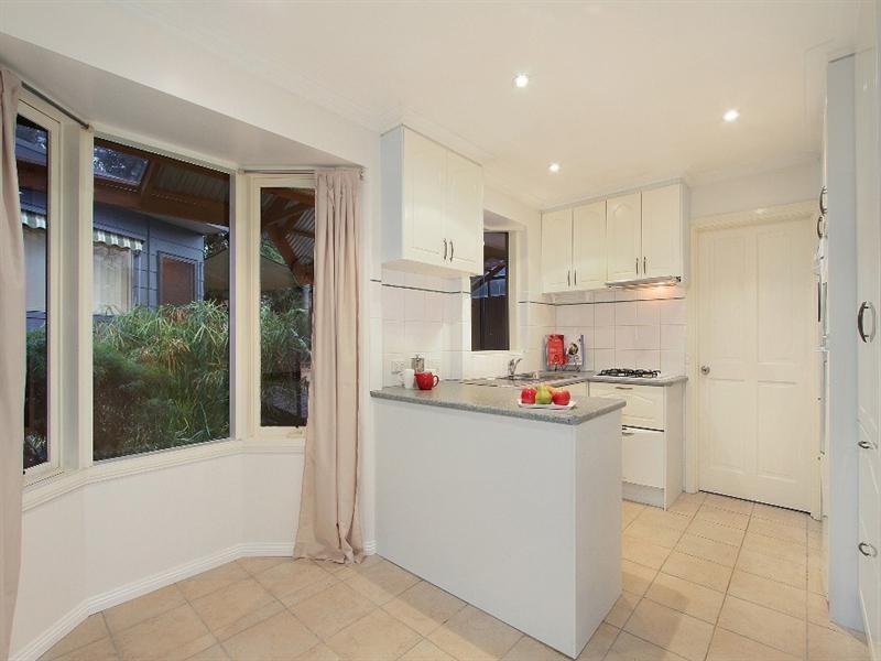 1 LEE ANN Crescent, Croydon VIC 3136