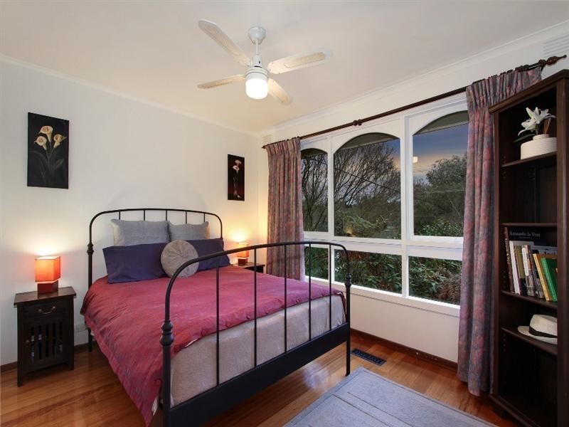 1 LEE ANN Crescent, Croydon VIC 3136