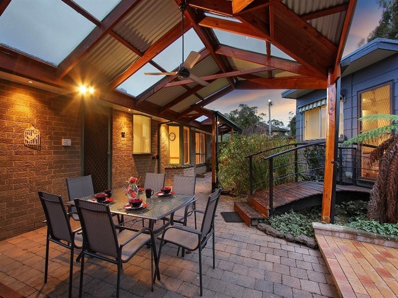 1 LEE ANN Crescent, Croydon VIC 3136