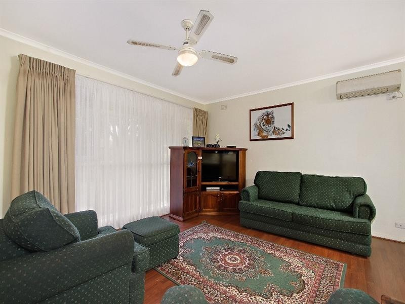 37 LOMOND Avenue, Kilsyth VIC 3137