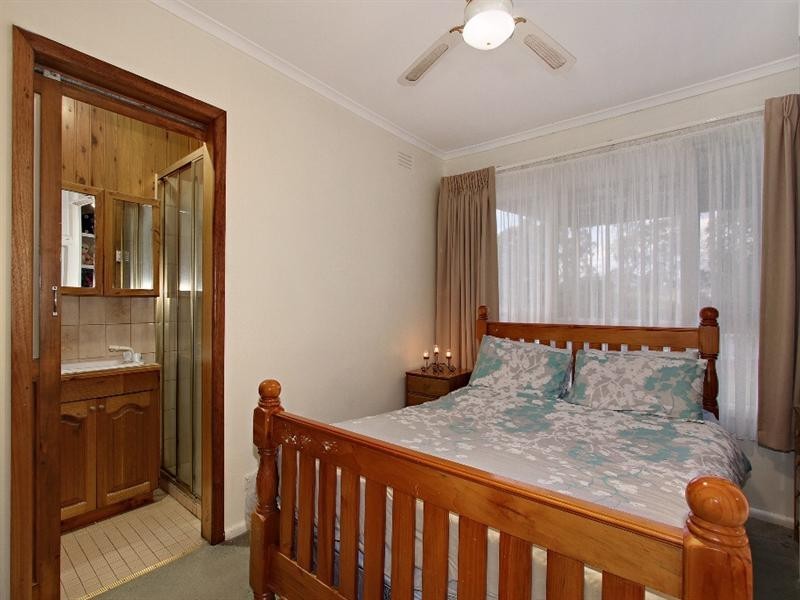 37 LOMOND Avenue, Kilsyth VIC 3137