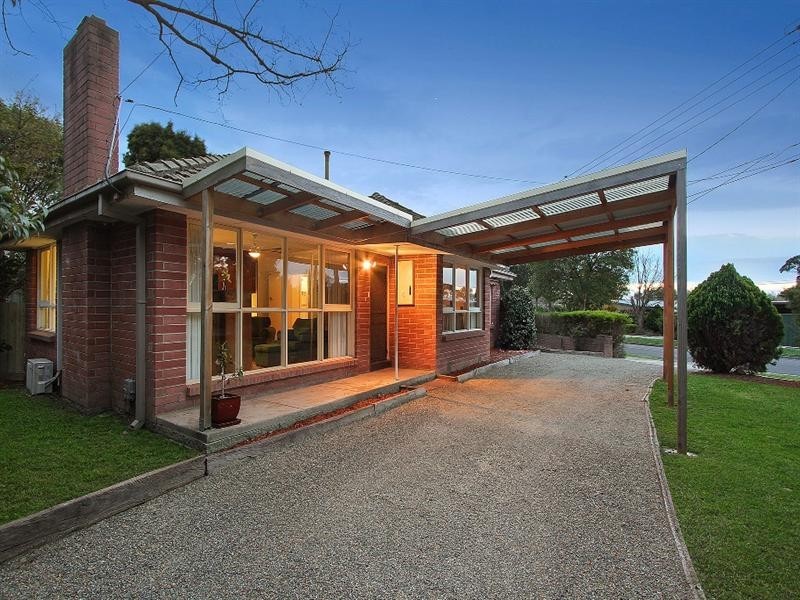 37 LOMOND Avenue, Kilsyth VIC 3137