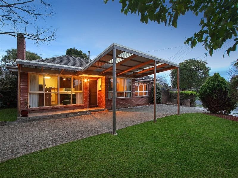 37 LOMOND Avenue, Kilsyth VIC 3137