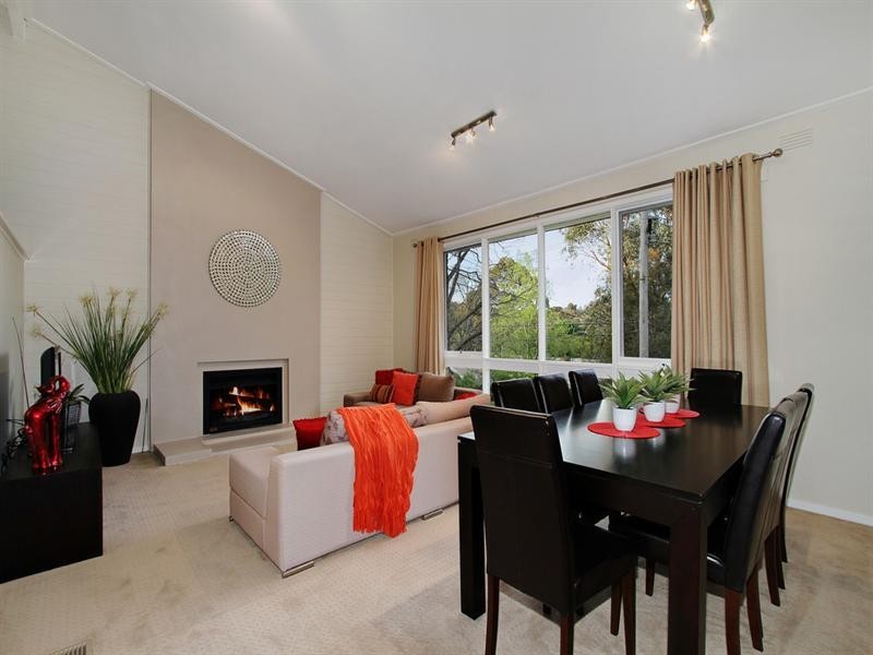 32 Andrew Crescent, Croydon South VIC 3136