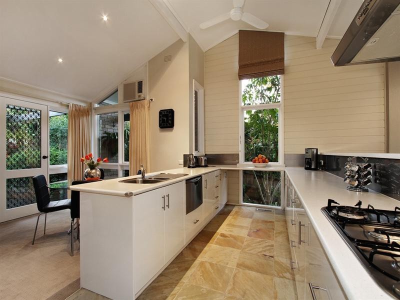 32 Andrew Crescent, Croydon South VIC 3136