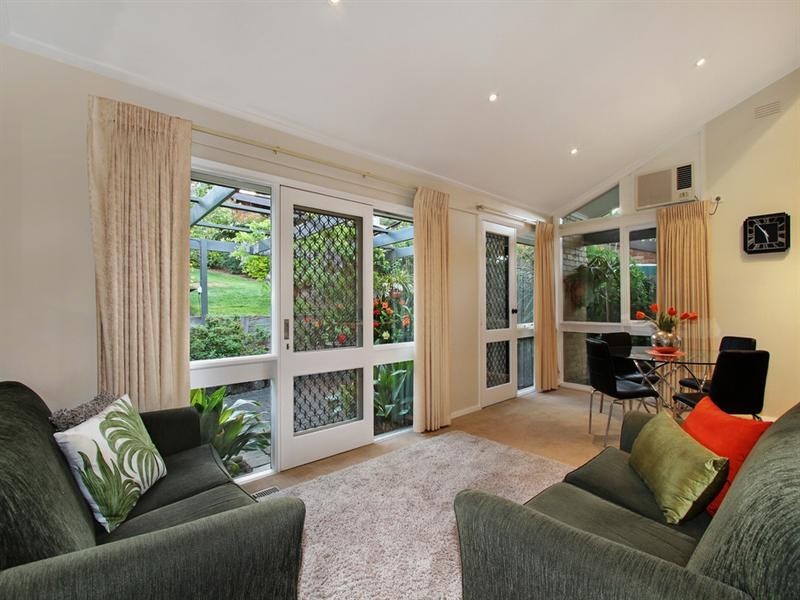 32 Andrew Crescent, Croydon South VIC 3136