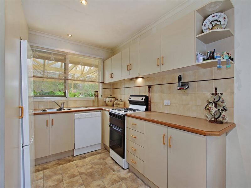 17 GLEN DHU Road, Kilsyth VIC 3137