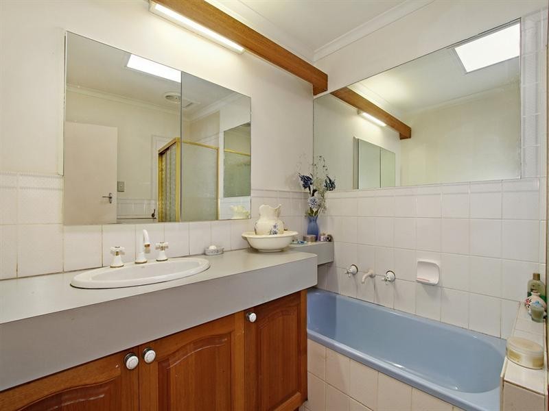 17 GLEN DHU Road, Kilsyth VIC 3137
