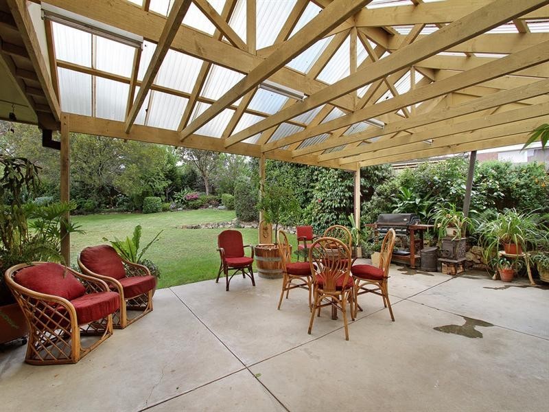 17 GLEN DHU Road, Kilsyth VIC 3137