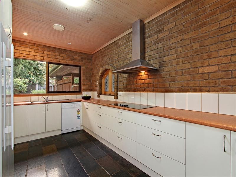 40 BRYSONS Road, Warranwood VIC 3134