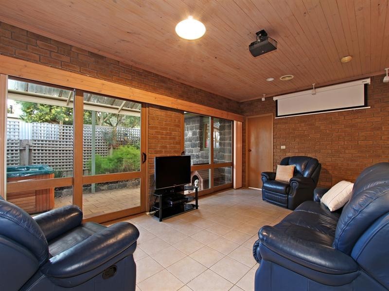40 BRYSONS Road, Warranwood VIC 3134
