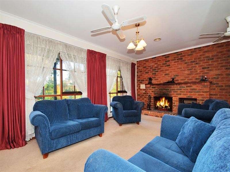 21 SAVANNA Drive, Mooroolbark VIC 3138