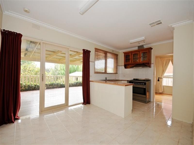 3 Vonadawn Avenue, Ringwood East VIC 3135