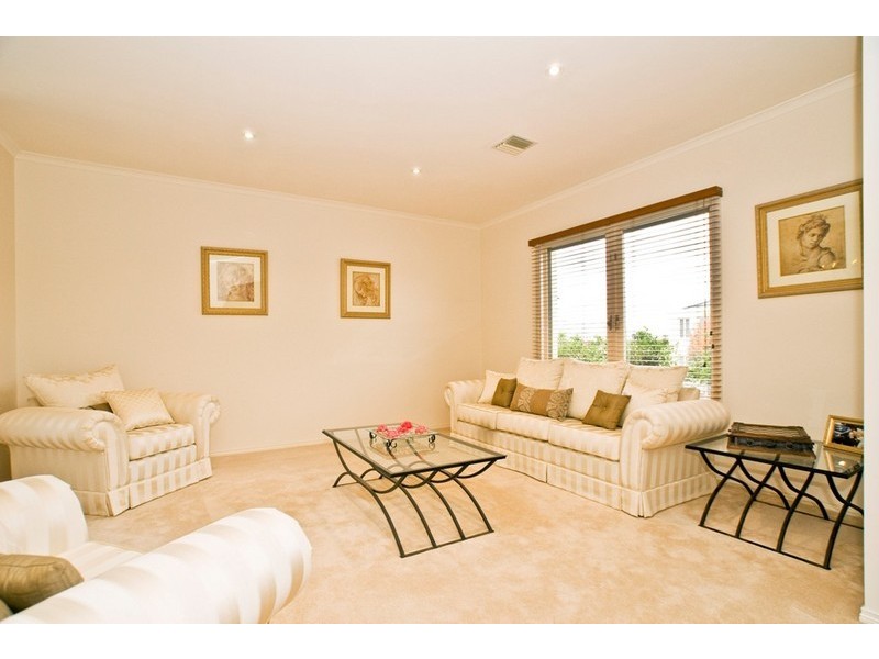 7 CLINTON Lane, Chirnside Park VIC 3116