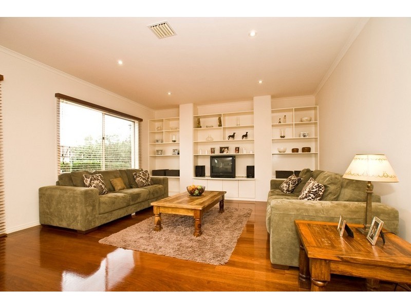 7 CLINTON Lane, Chirnside Park VIC 3116