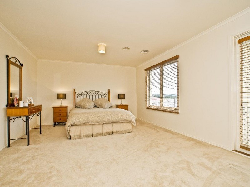 7 CLINTON Lane, Chirnside Park VIC 3116