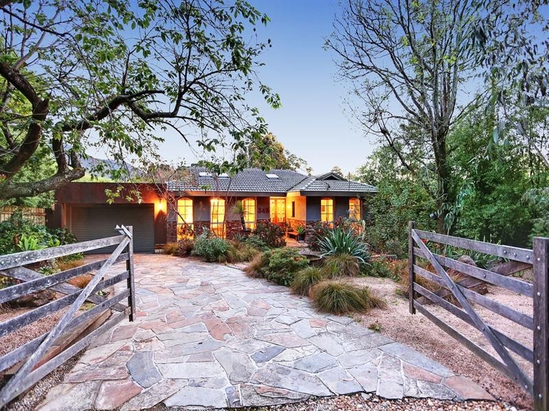 348 CAMBRIDGE Road, Montrose VIC 3765