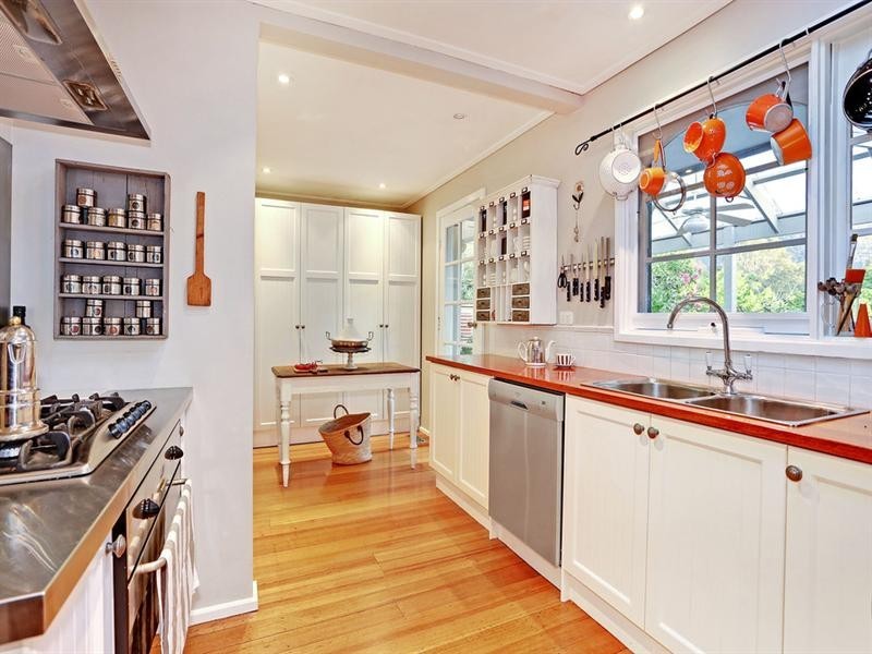 348 CAMBRIDGE Road, Montrose VIC 3765