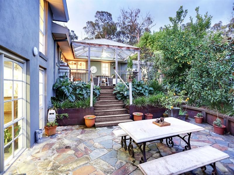 348 CAMBRIDGE Road, Montrose VIC 3765