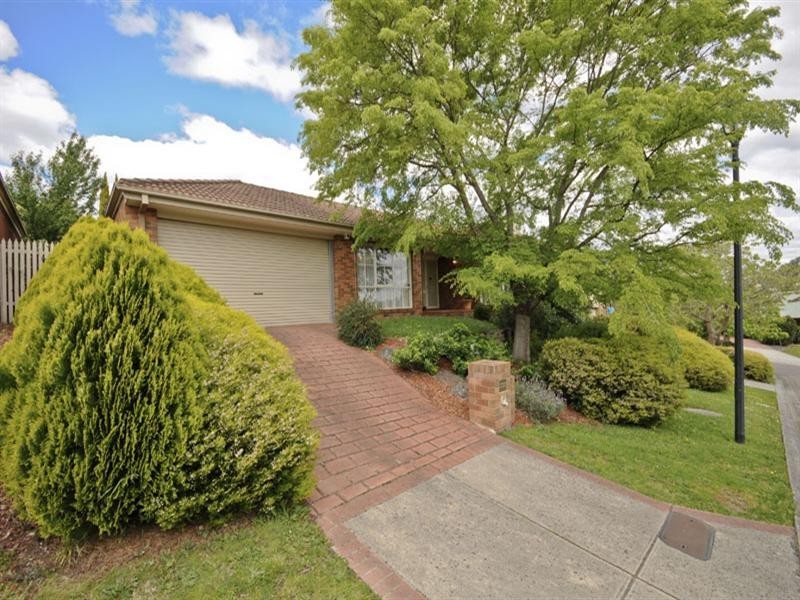 8 COMMERFORD Place, Chirnside Park VIC 3116