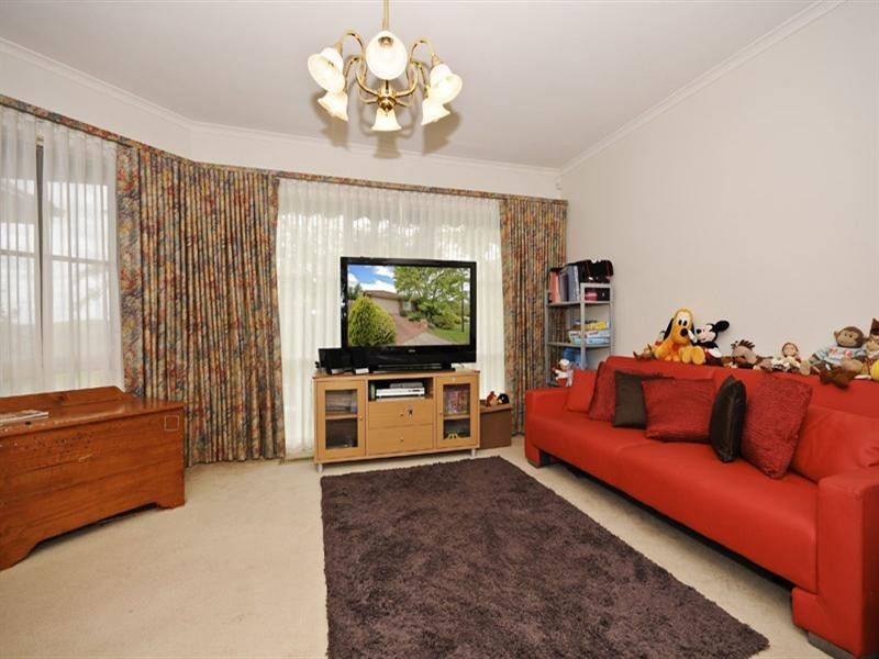 8 COMMERFORD Place, Chirnside Park VIC 3116