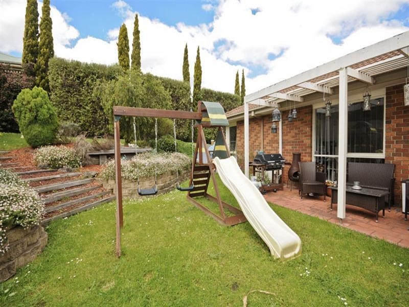 8 COMMERFORD Place, Chirnside Park VIC 3116