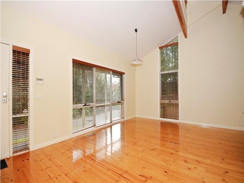 2/60 SURREY ROAD East, Croydon VIC 3136