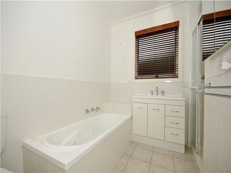 2/60 SURREY ROAD East, Croydon VIC 3136