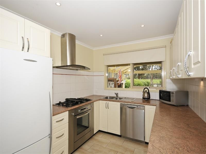 28 BINBROOK Drive, Croydon VIC 3136