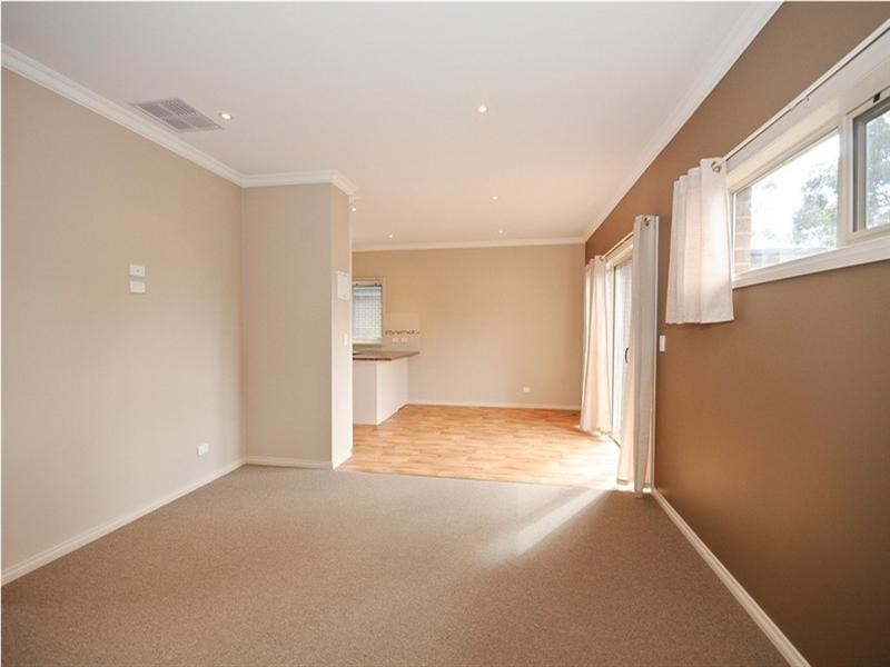 2/5 MOANA Drive, Mooroolbark VIC 3138