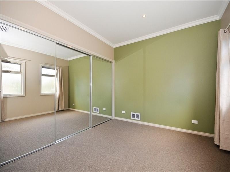 2/5 MOANA Drive, Mooroolbark VIC 3138