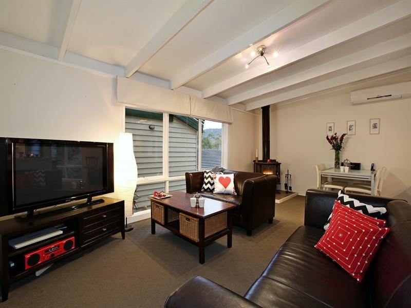 25 OLIVE Grove, Lilydale VIC 3140