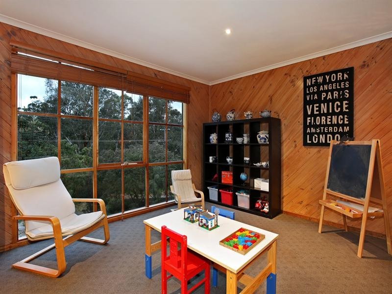 25 OLIVE Grove, Lilydale VIC 3140