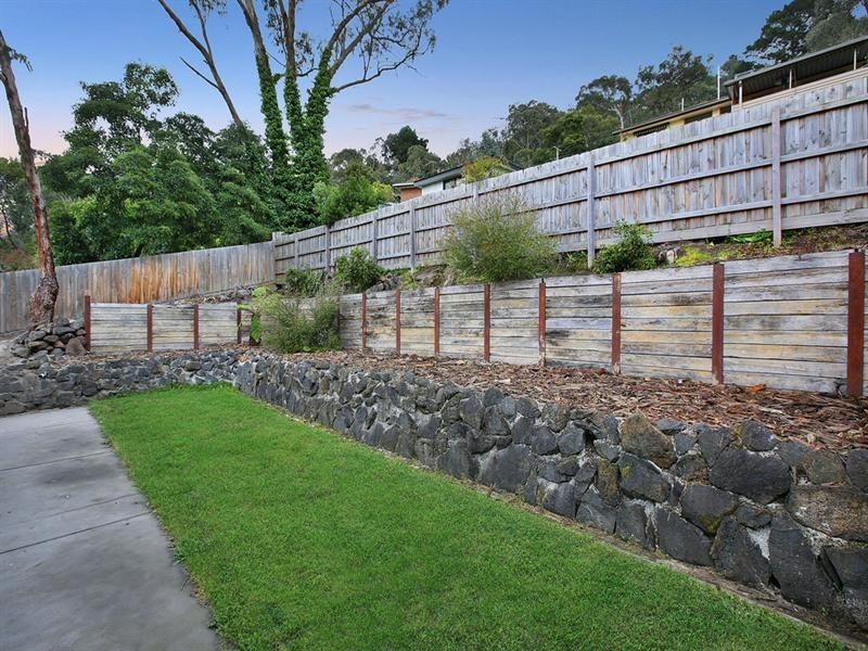 25 OLIVE Grove, Lilydale VIC 3140