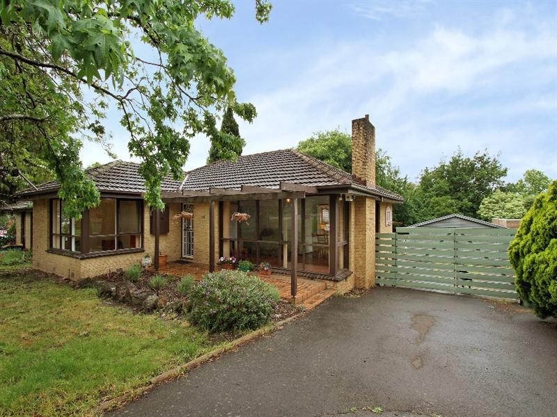 18 LYONS Road, Croydon North VIC 3136