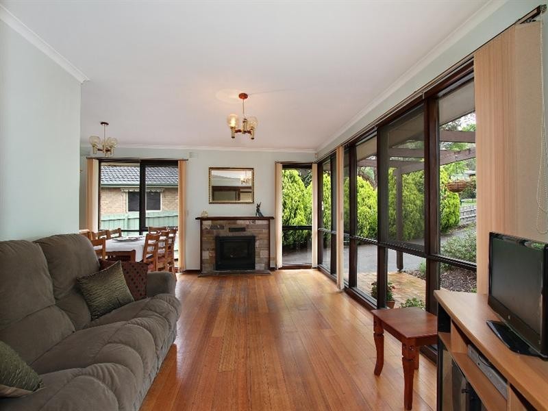 18 LYONS Road, Croydon North VIC 3136