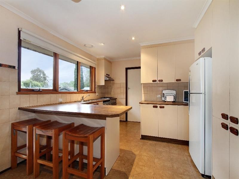 18 LYONS Road, Croydon North VIC 3136