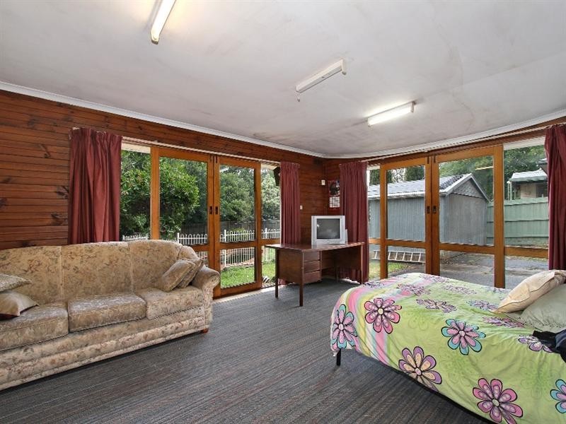 18 LYONS Road, Croydon North VIC 3136