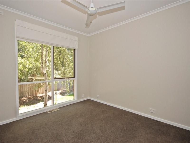 60 LANGDALE Drive, Croydon Hills VIC 3136